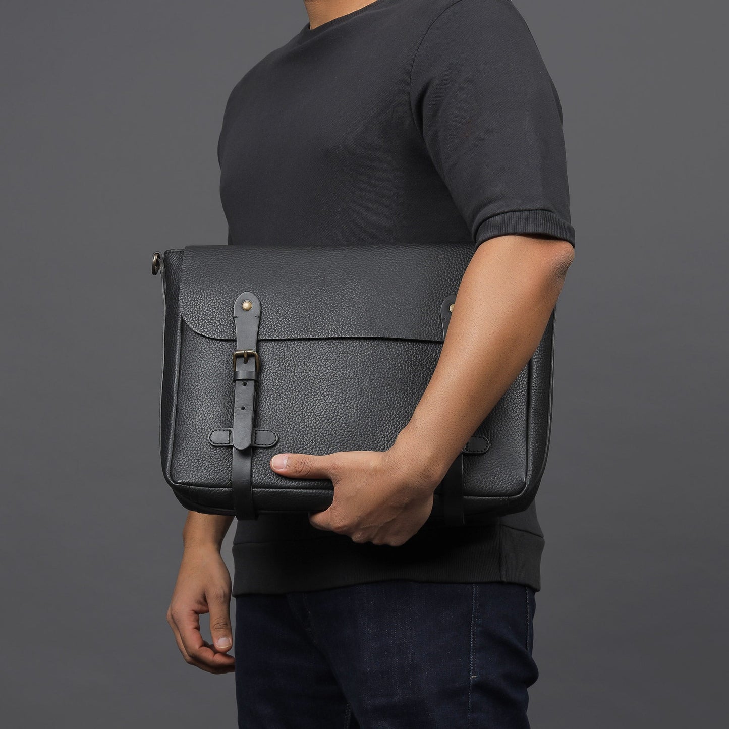 Oslo Leather Messenger Bag